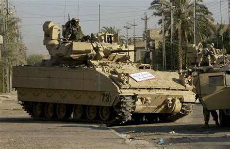 Bradley M2A3 IFV armoured infantry fighting vehicle pictures