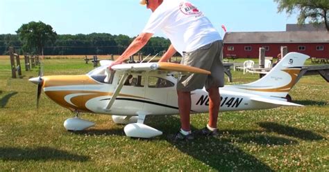 Giant 35% Scale Cessna 182 RC Plane Powered By a 4-stroke 4 Cylinder Gas Engine!! | Sia Magazine