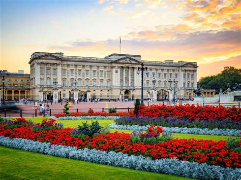 Buckingham Palace, England: How To Reach, Best Time & Tips