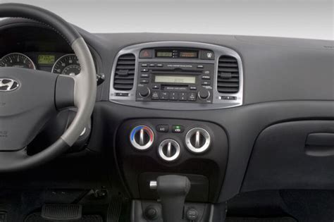 2009 Hyundai Accent: 14 Interior Photos | U.S. News & World Report