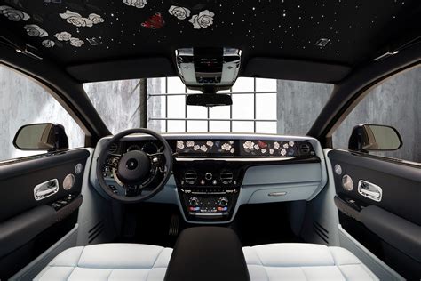 There's a stitched rose garden in this Rolls-Royce Phantom - CNET