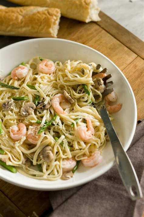 Fettuccine Alfredo with Shrimp, Asparagus and Mushrooms - Relish