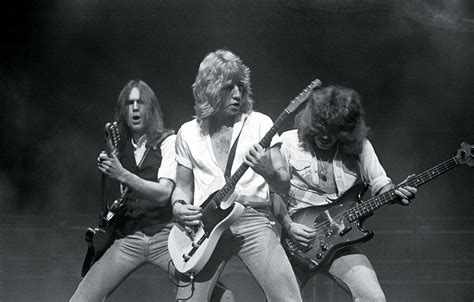 Classic Tracks: Status Quo 'Rockin' All Over The World'