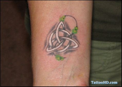 29 Awesome Celtic Knot Wrist Tattoos