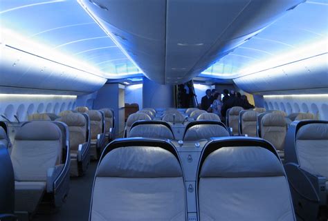 File:Interior Boeing 747-8 Intercontinental main deck.jpg - Wikimedia Commons