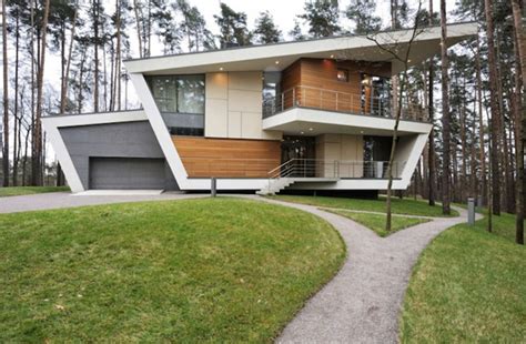 Contemporary House with Wooden Architecture in Russian | HomeMydesign