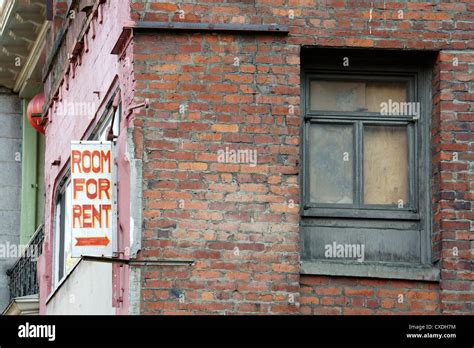 Room for rent sign in Chinatown, Vancouver, British Columbia, Canada Stock Photo - Alamy