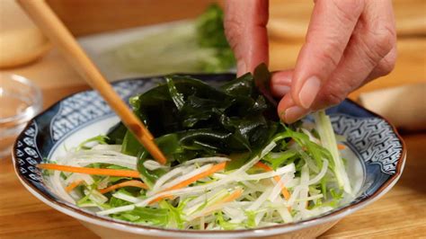 Seaweed Salad with Japanese-style Dressing Recipe (Nutritious Wakame Salad) - Cooking with Dog