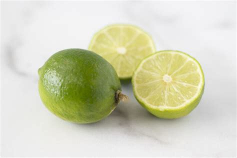 Key Limes vs Persian Limes - The Grove Bend Kitchen