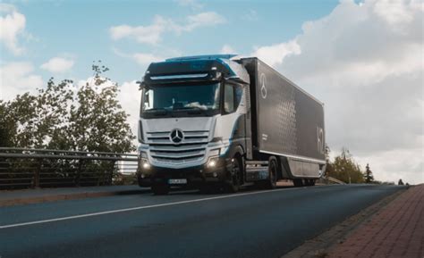 Daimler demonstrates hydrogen trucks | TRANSPORTtalk: Truck and Industry Equipment News