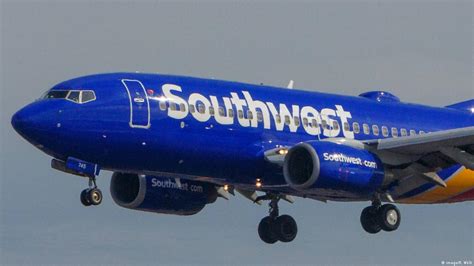 Southwest Airlines plane makes emergency landing – DW – 05/02/2018