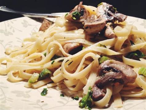 Foodista | Recipes, Cooking Tips, and Food News | Fettuccine with Mushrooms