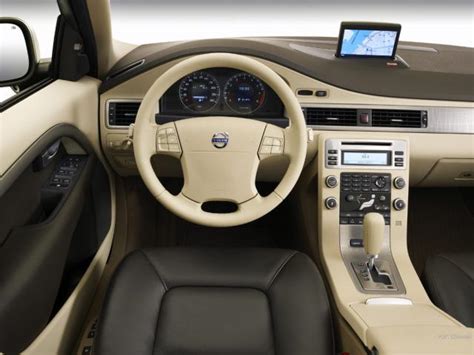 VOLVO XC70 - volvo-xc70_interior_0.jpg