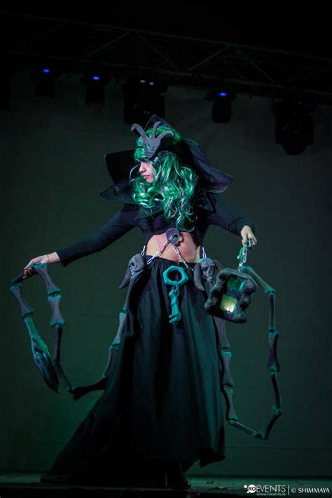 Female Thresh Cosplay 2014 by KiddaxD on DeviantArt