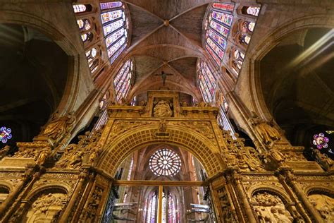 The Incredible Stained Glass of León Cathedral (Spain)