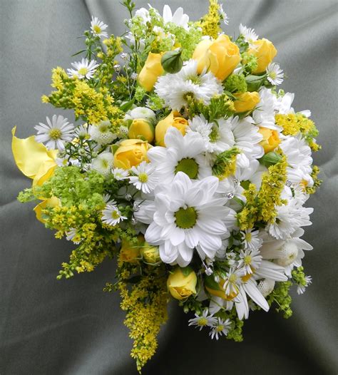 Sandra's Flower Studio.: Daisy bouquets and buttonholes