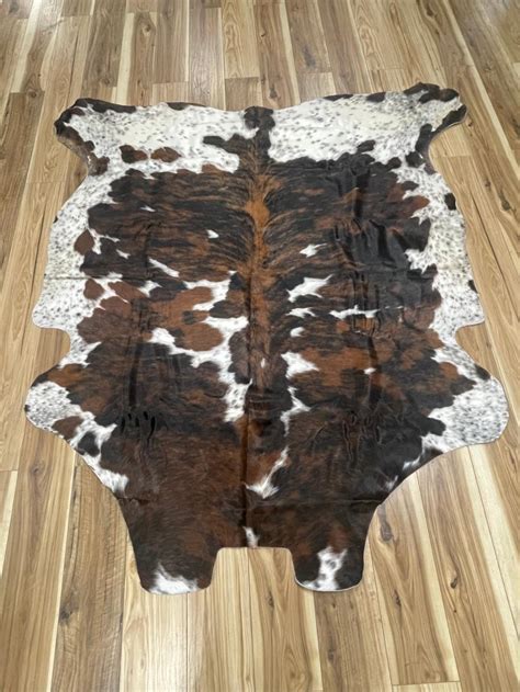 Lot - COWHIDE RUG/WALL HANGING