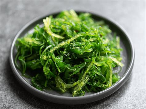 7 Health Benefits Of Seaweed | Super Healthy & Nutritious