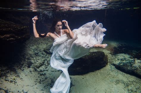 Stunning Underwater Wedding Photography Inspiration | Destination Wedding Details