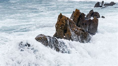 The Science of Surfing: Understanding Wave Formation and Ocean Dynamics - Mission Beach Surfing ...