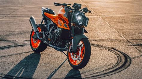 KTM 990 Duke เน็คเก็ตไบค์บ้าพลังรุ่นใหม่จากค่ายส้ม! | AutoFun