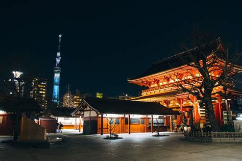 Premium Photo | Kaminarimon gate at night light of sensoji-ji temple - asakusa district, tokyo