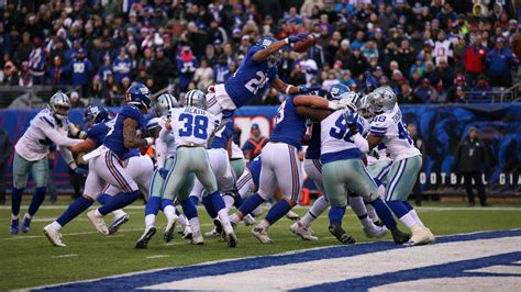 Saquon Barkley leaps over everyone for the touchdown