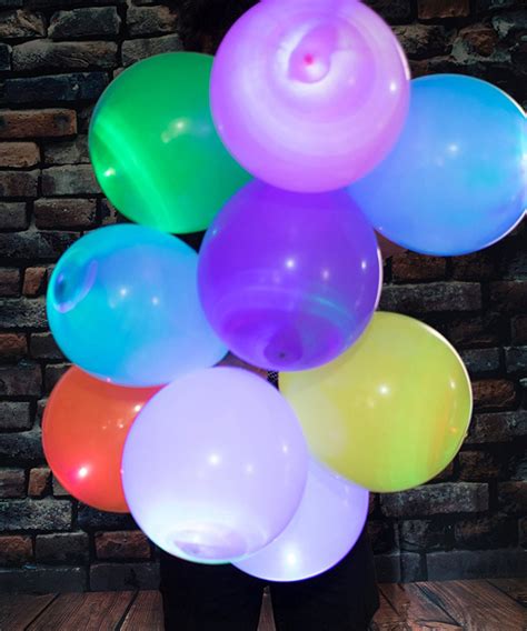 LED Light-Up Balloons | The Green Head