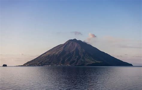 10 Fascinating Facts About The Volcanoes On Sicily - Tourism Teacher