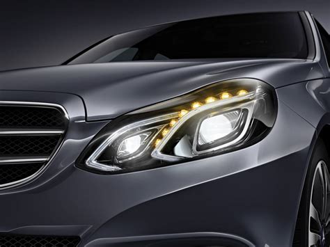 Mercedes Cars - News: Benz introduces Active Multibeam LED headlights