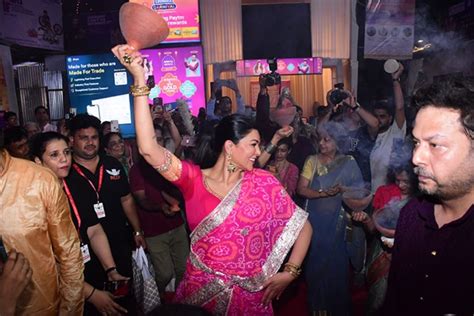 Sushmita Sen performs Dhunuchi dance during Durga puja…