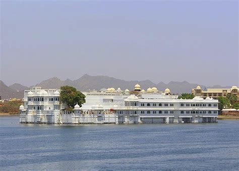 Taj Lake Palace – Udaipur | Currylines – Caroline's