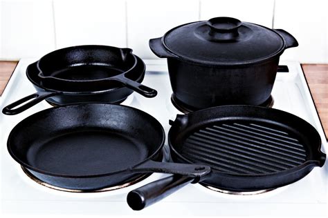 Best Cast Iron Cookware Sets (2021 Guide)