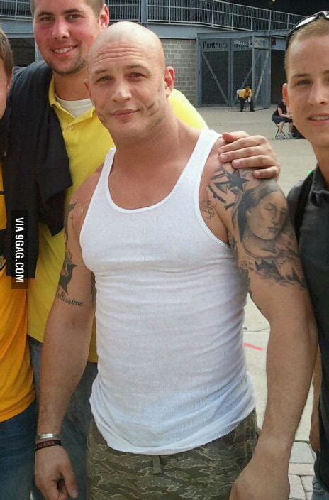 Tom hardy (bane) on dark night rises set without his mask - 9GAG