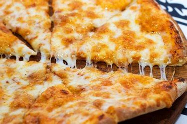 How Many Calories Are in 1 Slice of Cheese Pizza? | livestrong