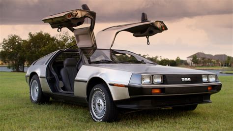 An XCAR BLAST FROM THE PAST: The DeLorean DMC-12 – OVERSTEER