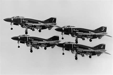 The Short, Tragic Operation of the F-4 Phantom by the Blue Angels - Wreckchasing Message Board