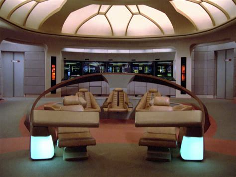 How Star Trek Recreated The Enterprise D Bridge For Picard | GIANT FREAKIN ROBOT