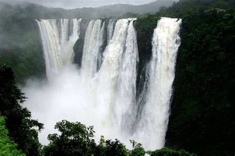 22 Best Waterfalls in India for Most Refreshing Vacation