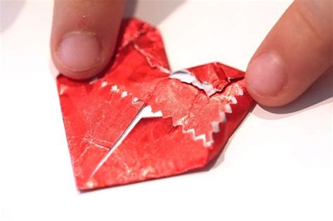 How To Make A Heart Out Of A Gum Wrapper - Origami