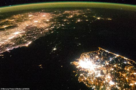 Space Station picture shows North Korea devoid of lights | Daily Mail ...