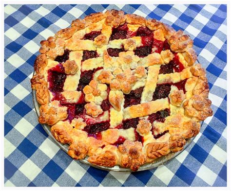 Cherry-Berry Pie | The OmNomNomicon