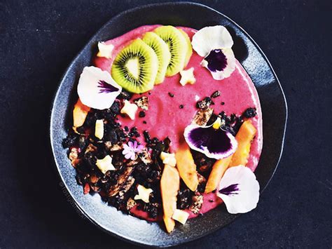 5 Superfood Smoothies Bowls | Vogue Arabia