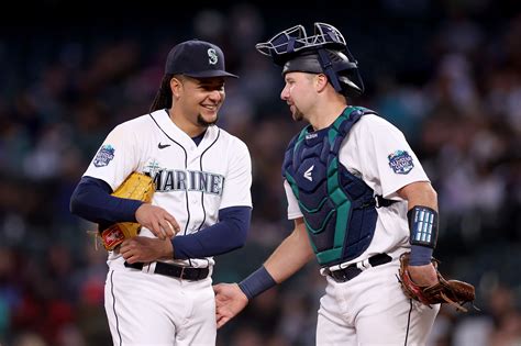 Ranking All Five Current Mariners Uniforms From Worst to Best