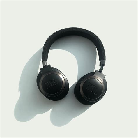 7 Best Noise Cancelling Headphones in Australia for 2021 - Reviews by Cosier