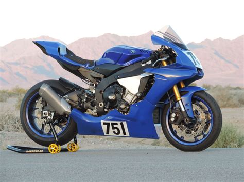 Yamaha R1 Racing Bikes