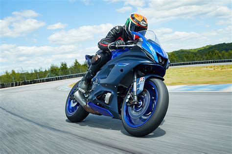 2022 Yamaha YZF-R7 | First Ride Review - Superbike Photos