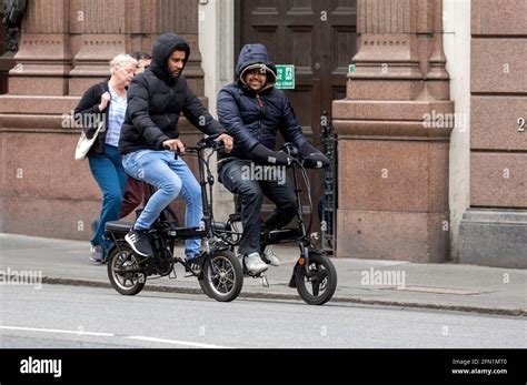 electric fold up bicycles Stock Photo - Alamy