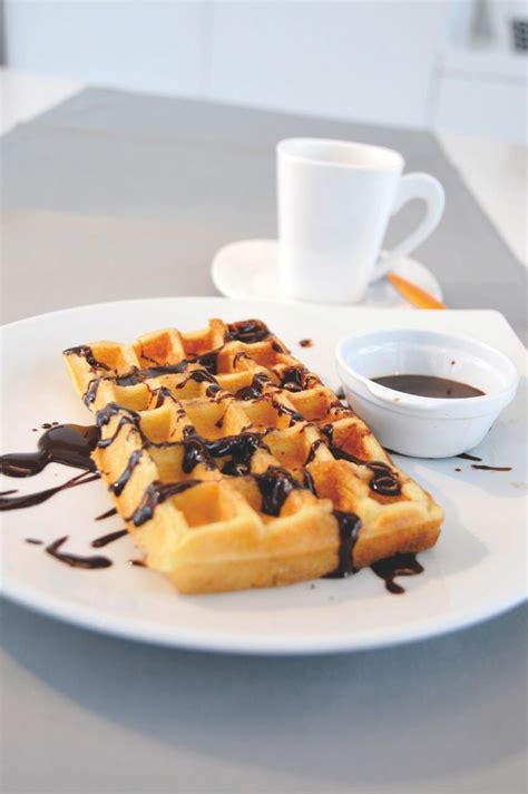 Brussels waffles with chocolate sauce - The Kitchen Think