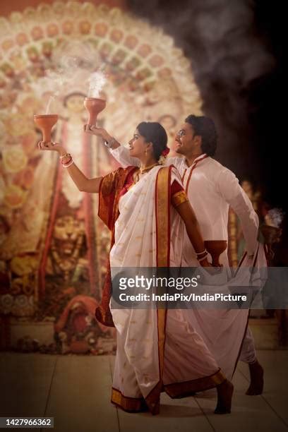 916 Durga Puja Dance Stock Photos, High-Res Pictures, and Images - Getty Images